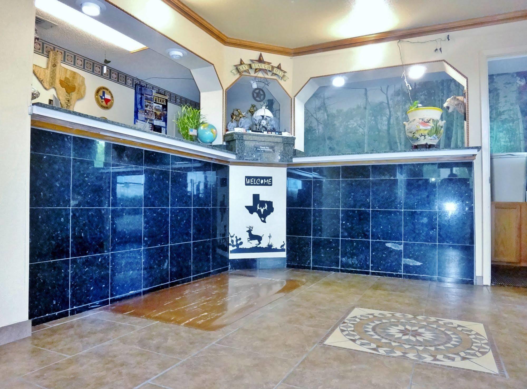 Freer Executive Inn And Studios Zewnętrze zdjęcie